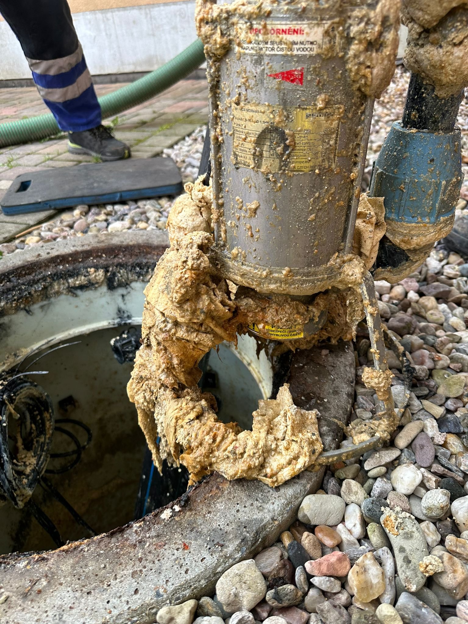 Olej ani žádné tuky do kanalizace nepatří